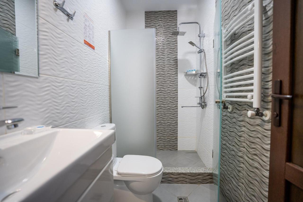 טביליסי Siberia Hotel מראה חיצוני תמונה A wet room