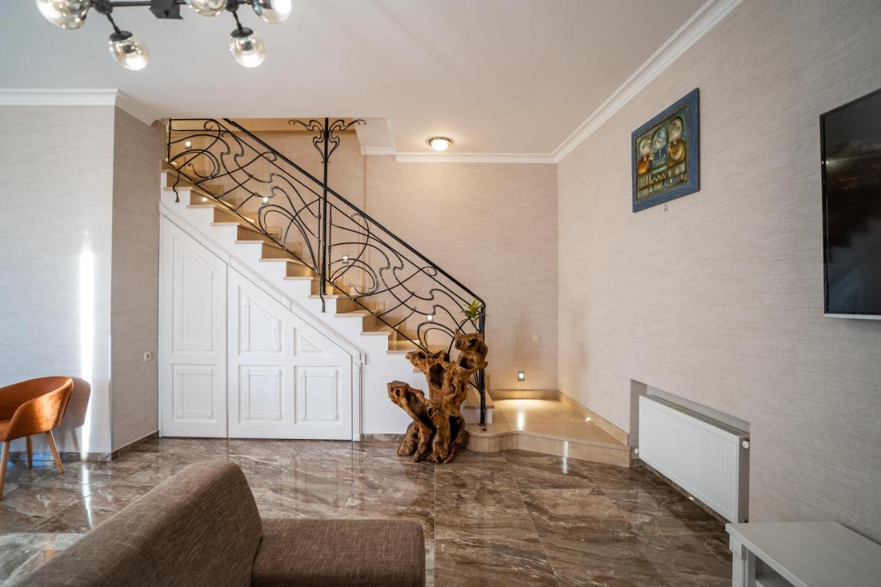 טביליסי Siberia Hotel מראה חיצוני תמונה Interior of a house in the village