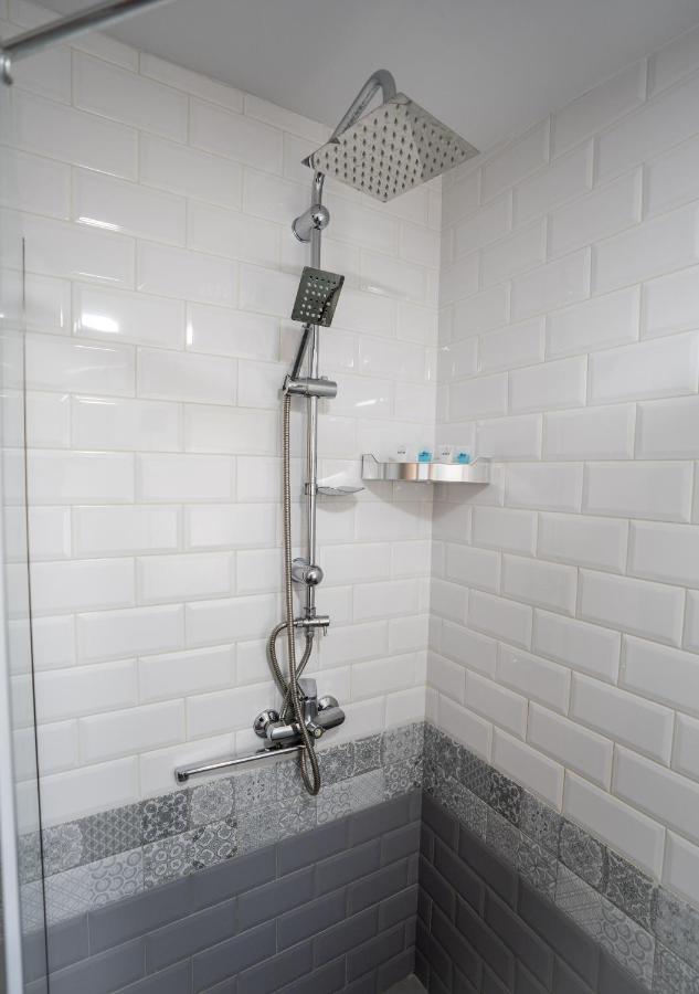 טביליסי Siberia Hotel מראה חיצוני תמונה A shower