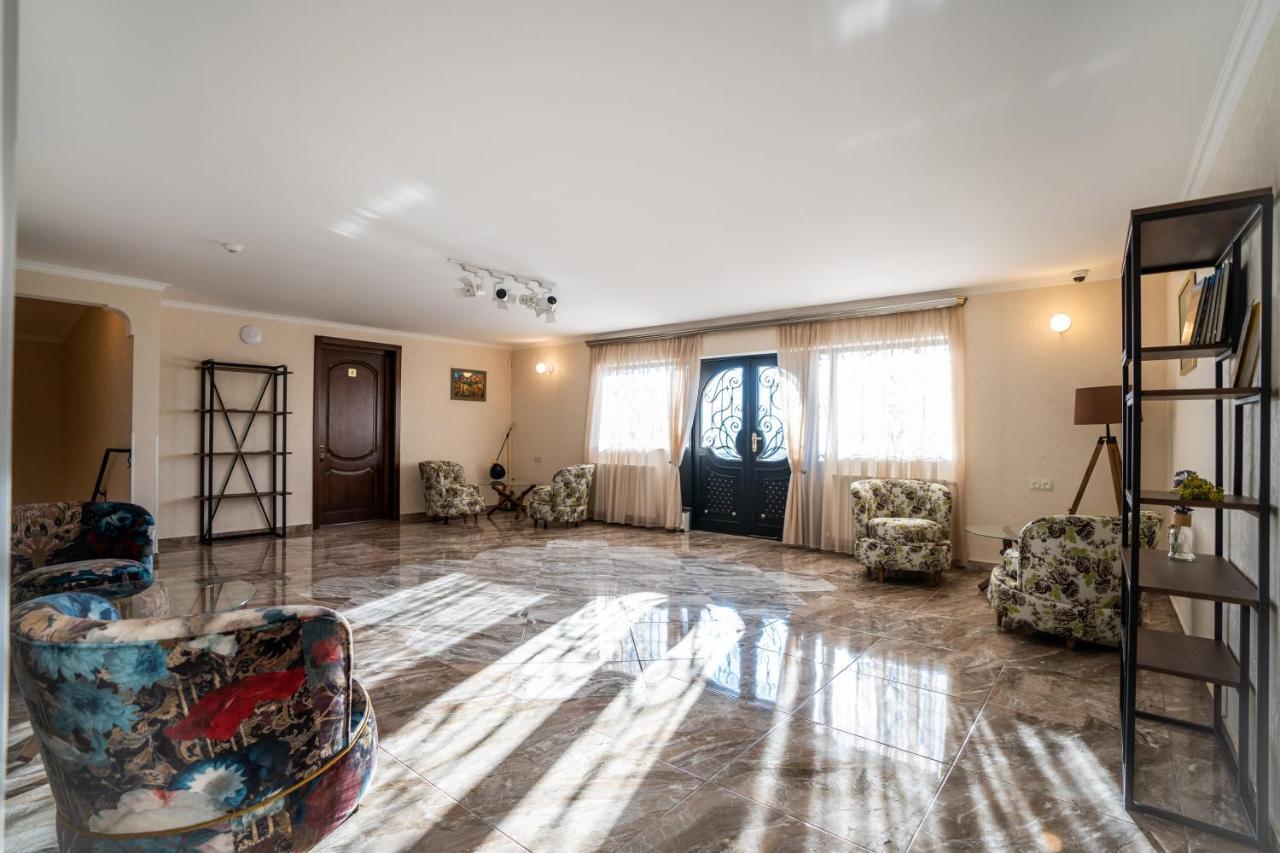טביליסי Siberia Hotel מראה חיצוני תמונה Interior of the hotel
