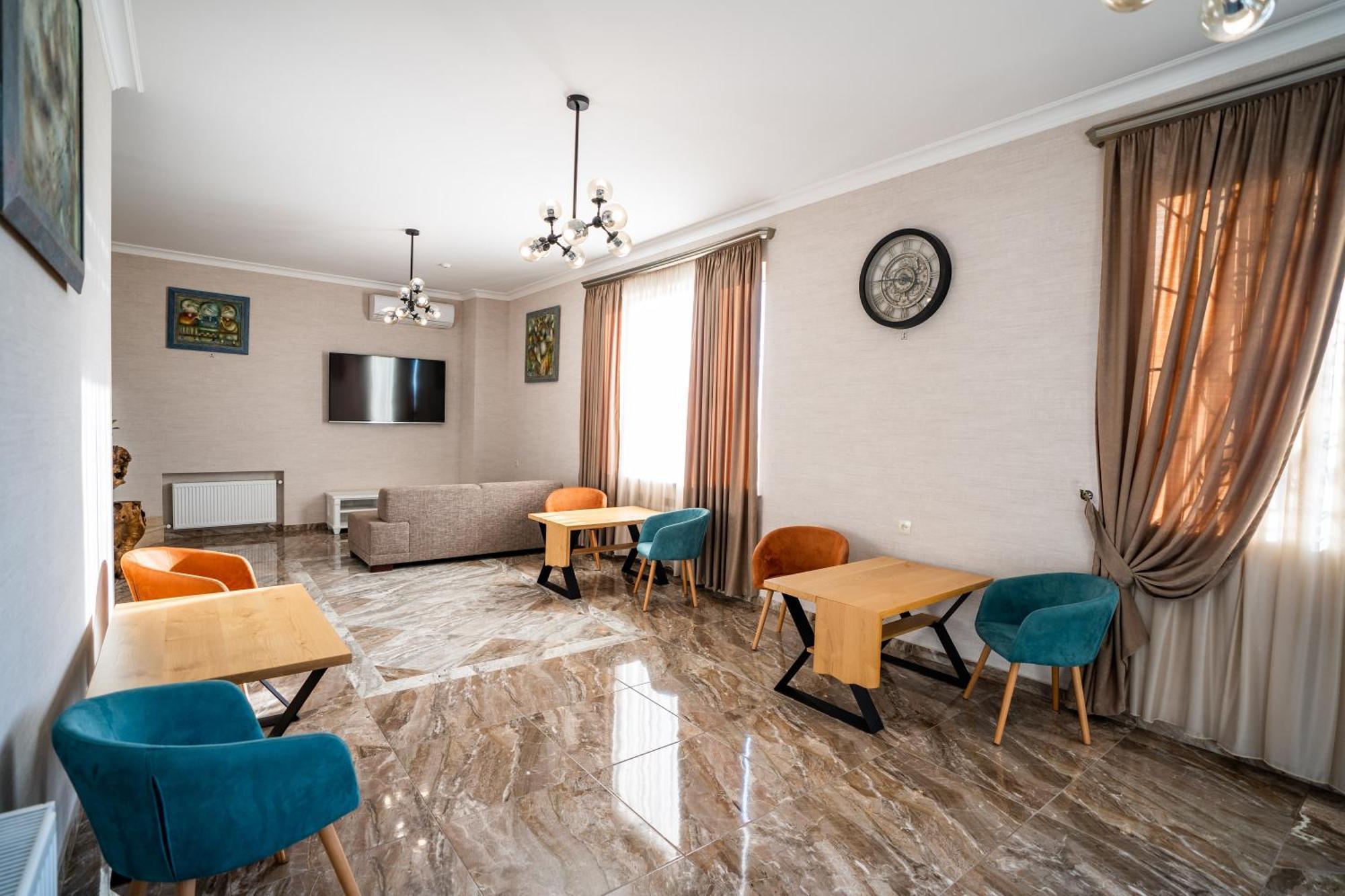 טביליסי Siberia Hotel מראה חיצוני תמונה The lobby of the hotel