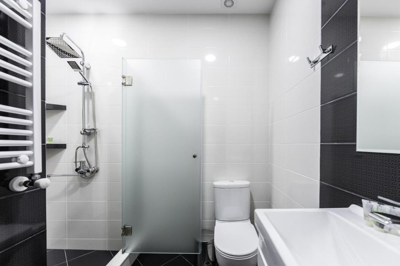 טביליסי Siberia Hotel מראה חיצוני תמונה A modern bathroom